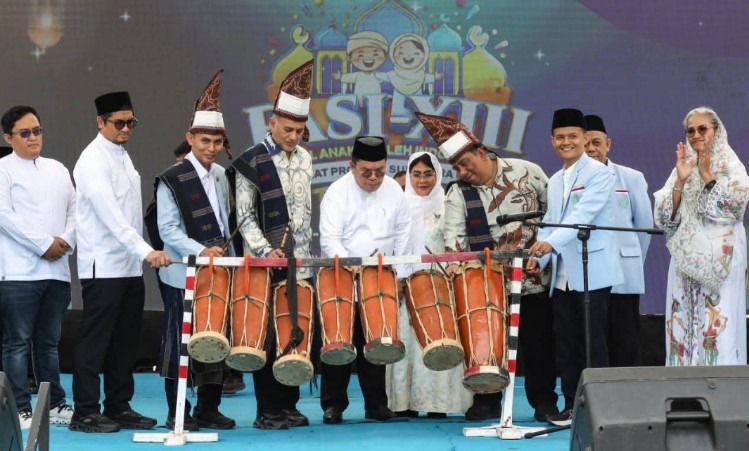 Pukul Gonrang, Wali Kota Siantar Buka FASI XIII Sumut