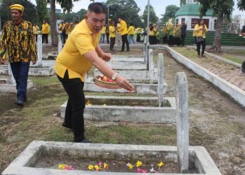 HUT ke-62 Golkar di Siantar, Ziarah ke TMP dan Salurkan 1.000 Paket Sembako