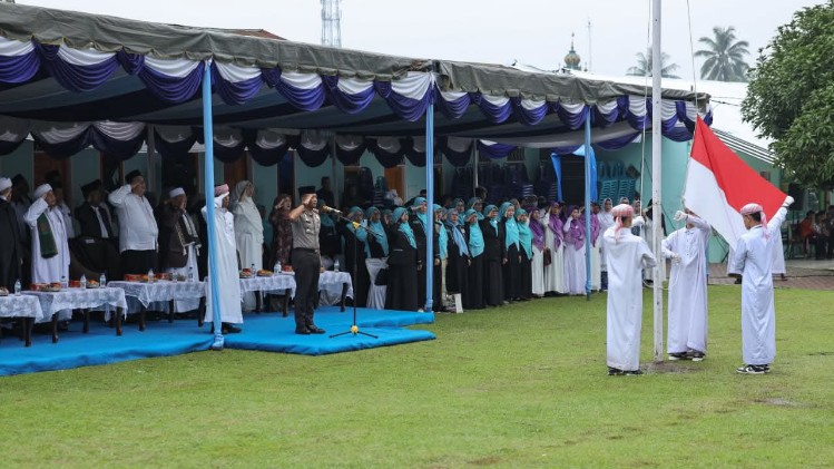 Asisten III Pemko Siantar Ikuti Upacara Hari Santri di Ponpes Darussalam