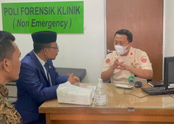 Haji Uma Datangi RSPAD Pertanyakan Hasil Otopsi Imam Masykur