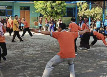 Serunya Murid-Guru Madiun Main Permainan Jadul Sambut Hari Olahraga Nasional