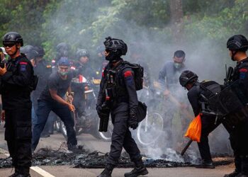 Konflik Pulau Rempang, Massa Geruduk Kantor BP Batam Minta Hentikan Intimidasi