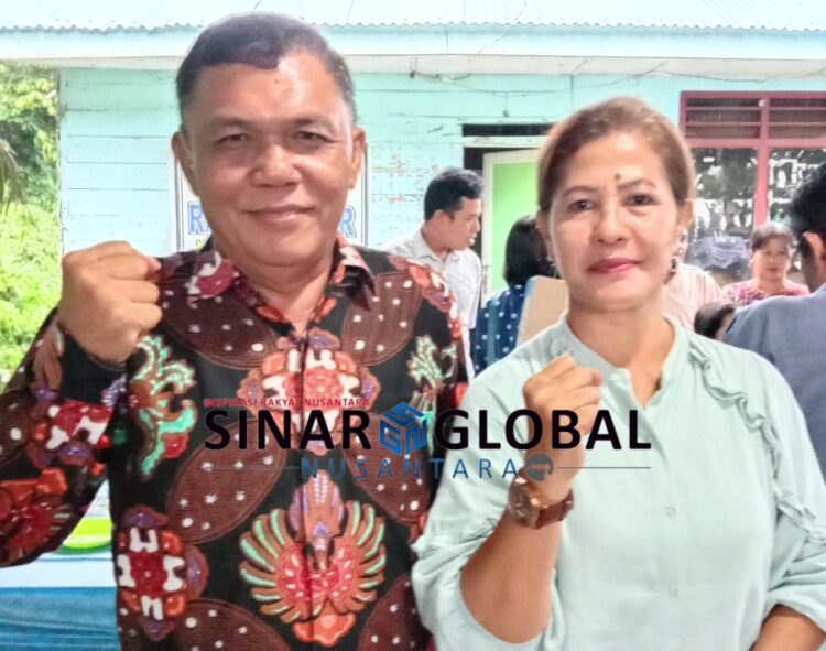 Keterangan Gambar:Calon Pangulu Rajamaligas 1 Drs Darwin Sitorus didampingi istri Nyonya Suwarni Darwin Sitorus saat Pemaparan Visi Misi Senin (05/09/2023)