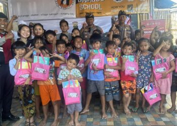 Kapolsek Benoa Berikan Bantuan Literasi Buku Bacaan Kepada Street Childs