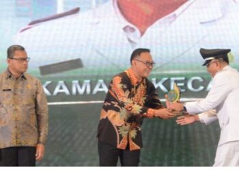 Bupati Iwan Setiawan Beri Penghargaan Para Wajib Pajak Terbaik