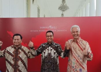 Prabowo, Ganjar, dan Anies Bergandengan Tangan Usai Bertemu Jokowi