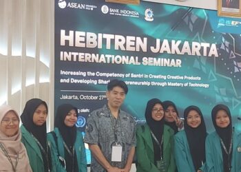 Akademisi Dari Tokyo Pancing Minat Santri Tekuni Industri Robotik