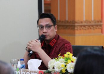 Imigrasi Denpasar Selidiki Bule Meditasi Telanjang di Tempat Suci