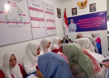 Ny. Salma Imam Asfali : Silaturahmi dan Kunjungi Bhayangkari Ranting Polsek Mutiara Timur, Ini Pesannya