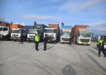 Polda Sumut Kawal Truk Kontainer Bawa Perlengkapan Peserta Aquabike Jetski Internasional