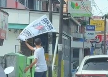 Akibat Baliho Capres Ganjar Pranowo Dicabut, Puluhan Satgas PDIP kota Siantar Geruduk Kantor Satpol PP