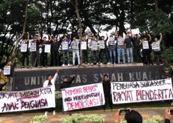 Mahasiswa USK Gelar Aksi Tolak Dinasti Politik dan Pelanggaran Ham