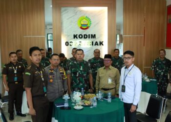 Sekda Siak Arfan Usman Bersama Dandim 0322/Siak Ikuti Vicon Komsos TNI AD Bersama Aparat Pemerintah