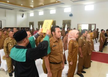 Lantik 76 Pj Kades, Bupati: Manfaatkan Teknologi dan Tingkatkan Inovasi