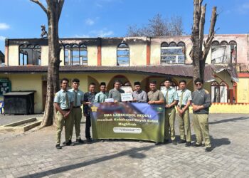 SMA Labschool Unsyiah Salurkan Donasi Untuk Pesantren Babul Maghfirah