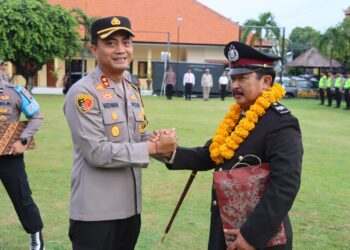 Kapolres Buleleng, Pimpin Apel Jam Pimpinan Dirangkaikan Upacara Pelepasan Purnabakti