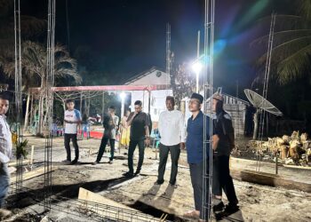 Haji Uma Kunjungi Rumah Terbakar di Nisam dan Ikut Sumbang Dana Bangun Kembali Rumah Warga
