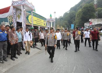 Kapolda Sumut Tinjau Kesiapan Pos Pelayanan Operasi Ketupat Toba 2024 di Pantai Bebas Parapat, Kapolres Simalungun Layani Masyarakat dengan Humanis