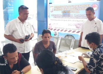 Polres Pematang Siantar lakukan Tes Urin Terhadap 18 Pengemudi Bus Angkutan lebaran tahun 2024