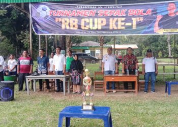 Camat Hatonduhan Bersama Manajer PTPN IV Kebun Unit Tonduhan Resmi Buka Turnamen Sepak Bola RB CUP Ke-I