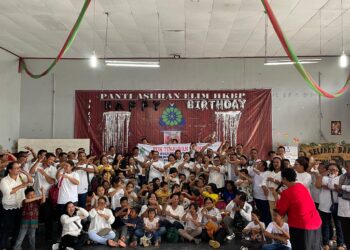 Sambut Momen May Day,Persekutuan Umat Kristen Kebun Tinjowan dan Kebun Padang Matinggi Kebaktian Bersama Anak Yatim Piatu di Panti Asuhan