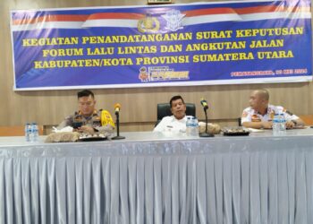 Kapolres dan Bupati Simalungun Mengikuti Kegiatan Penandatanganan Draf SK FLLAJ Secara Serentak