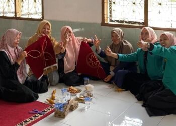 Mahasiswa PPG Prajabatan USK Laksana Pelatihan Pembuatan Sahab Membuka Lapangan Pekerjaan di Desa Tungkop