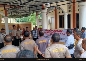 Polsek Tanah Jawa Gelar Bakti Sosial dan Bakti Religi Sambut HUT Bhayangkara Ke-78 di Mesjid Uswatud Hasanah