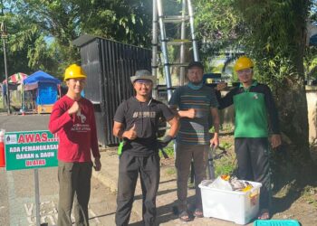 LSM Beumoe Indatu Ceudah Laksanakan Perawatan Pohon Trembesi