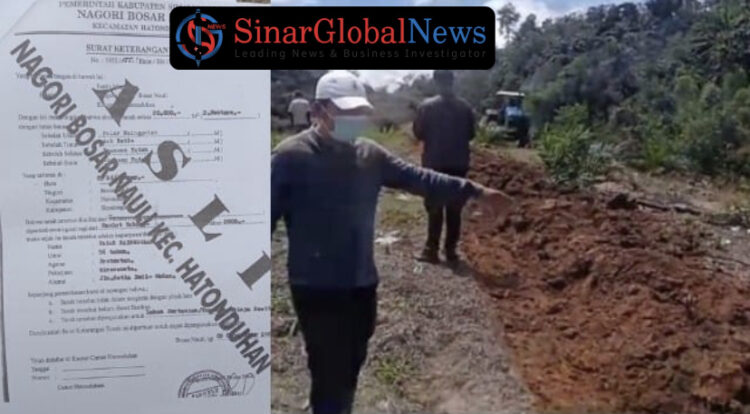 Keterangan Foto: Pangulu Buntu Turunan Roberton Nainggolan menunjukkan lahan yang dijonder di Blok Vlll milik CV.Jaya Anugerah sesuai Surat Keterangan Tanah yang dimiliki (kiri),dan sebelumnya disebut merusak tanaman masyarakat, ternyata tanaman di lahan tersebut sudah rusak sebelumnya dimakan ternak lembu.