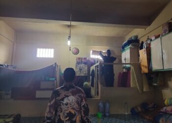 Kepala KPLP Bersama Tim Pengamanan Lapas Narkotika Kelas IIA Pematangsiantar Cek Bangunan Kamar WBP