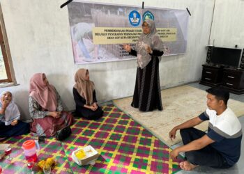 Dosen UNIKI Beri Pelatihan Penerapan Teknologi Produksi Bagi Pelaku Pengrajin Sapu Lidi di Desa Cot Kuta