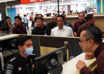 Menhunkam Supratman Andi Agtas Tinjau Pelayanan Imigrasi di Bandara Ngurah Rai Bali