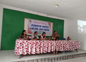 Hadiri Rapat Lintas Sektoral, Kapolsek Tanah Jawa Ajak Masyarakat Jaga Keamanan dan Kesehatan Lingkungan