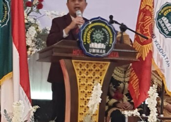 Ketua PPNI Bireuen Pada Yudisium FIKes UMMAH : Attitude is Everything!