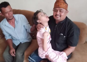 Luput Dari Perhatian Pemerintah,Pimpinan Sinar Global Nusantara Sambangi Malaikat Kecil Kaila Husni Yang Divonis Lumpuh Otak Hingga Terbaring 13 Tahun