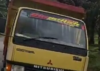 Truck Pengangkut TBS Milik PTPN IV Kebun Mayang Tanpa Plat Nopol “Ilegal” dan Jaring Pengaman,Januar Saragih Bungkam Dikonfirmasi
