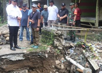 Jembatan Cipicung Ambruk,Bupati Bogor Gunakan Dana Pribadi Pembangunan Sementara