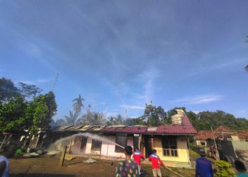 Breaking News !!, Rabu Dini Hari 6 Kontrakan Hangus Dilahap Sijago Merah, Polisi Cek TKP