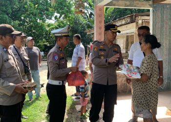 Komitmen Polri Selalu Bersama Masyarakat,Dipimpin Kompol Asmon Bufitra Polsek Tanah Jawa Giat”Minggu Kasih” di Balimbingan