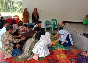Nyonya Siti Roberton Nainggolan Teteskan Air Mata Saat Halal Bihalal Nagori Buntu Turunan