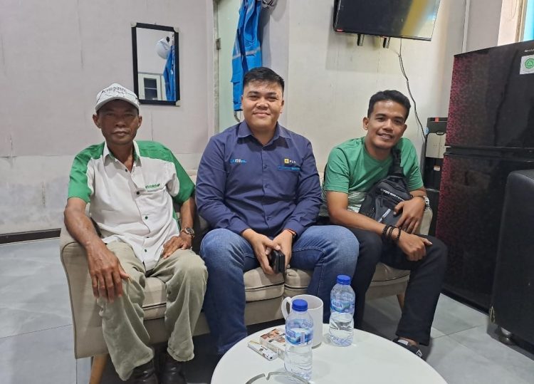 Keterangan foto: Ketua DPP KOMPI B Henderson Silalahi (Sebelah Kiri), Manager PLN UP3 Pematangsiantar M.Syahrir (Tengah), Sekjen DPP KOMPI B Zulfandi Kusnomo (Kanan). dok SGN