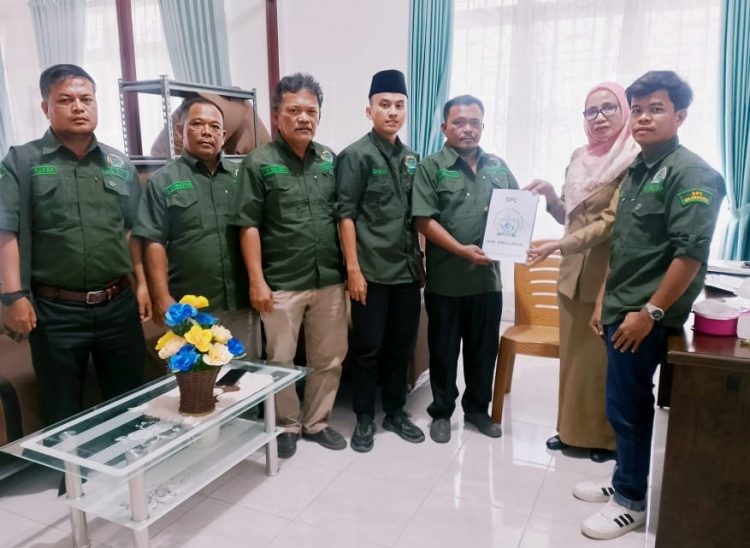 Ketua Indeks didampingi  pengurus DPC LKPN Simalungun Periode 2024-2029 resmi mendaftarkan Organisasi ke kantor Kesbangpol dan diterima langsung 
Kabid Ormas Rina Damanik Selasa (27/05/2025)
