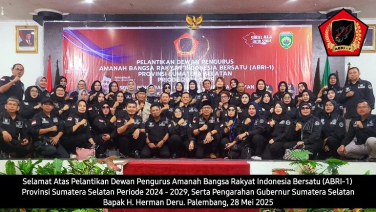 Foto bersama usai pelantikan Dewan Pengurus ABRI-1 Sumsel  di Hotel Swarna Dwipa Palembang, Sumatera Selatan,pada Rabu (28/5/2025).