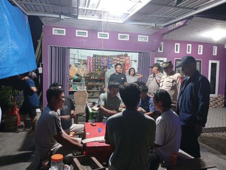 Polsek Tualang saat melakukan patroli Kamtibmas (dok.sgn)