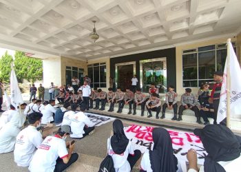 Perkumpulan Gerakan Kebangsaan OKI Turun Kejalan Sampaikan Keluhan Masyarakat,45 Wakil Rakyat Tenyata Sibuk 
