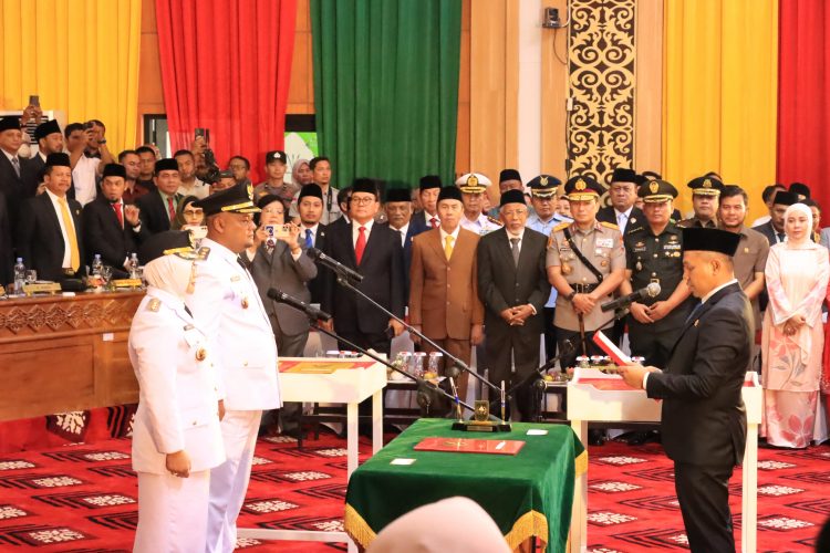 Foto: Kapolres Siak Hadiri Pelantikan Bupati dan wakil Bupati Siak, Dr. Afni z M.Si dan Syamsurizal Budi S.Ag. M.Si.(Dok.SGN)