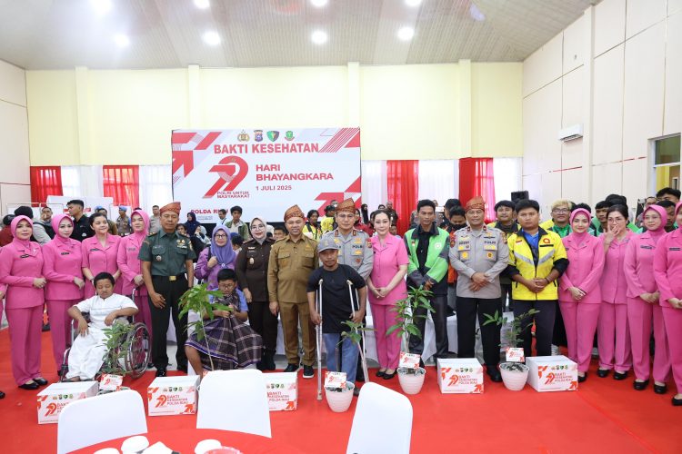 Foto: Kapolda Riau Bersama Gubernur Riau dan Pejabat lainnya.(Dok.SGN)