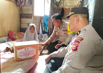 Polsek Tualang Salurkan Bantuan Sosial Untuk Warga Sakit, Peringati HUT Bhayangkara Ke-79