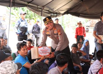 Kapolres Siak Gelar Bakti Sosial di PT. SSL Tumang dalam Rangka Hari Bhayangkara ke-79